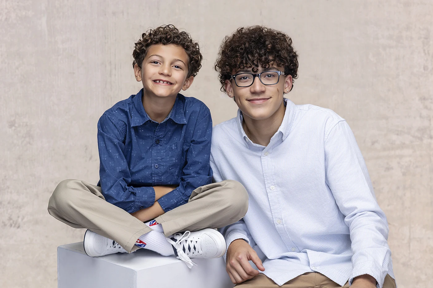 Family portrait session — children relaxed and comfortable, natural family photography Tampa Bay